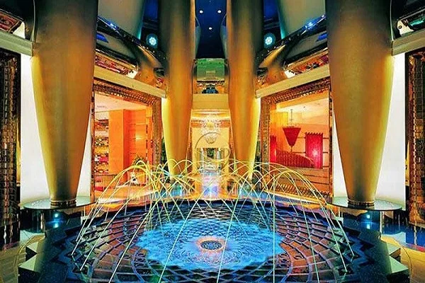 نمای داخلی برج العرب